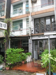 Cafe Apartment