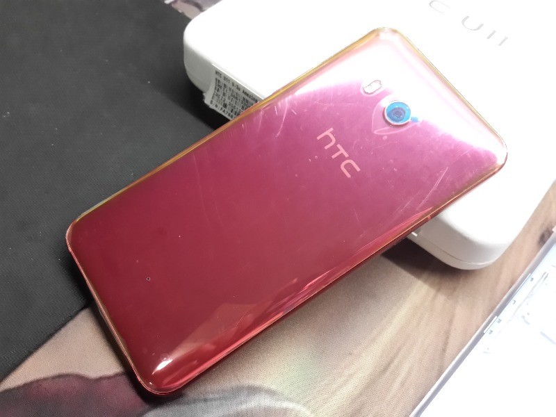 HTC U11 螢幕及背蓋破裂維修