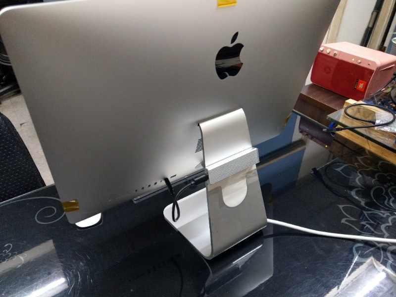 Apple iMac 21(2018) 開機速度非常慢，大約五分鐘。